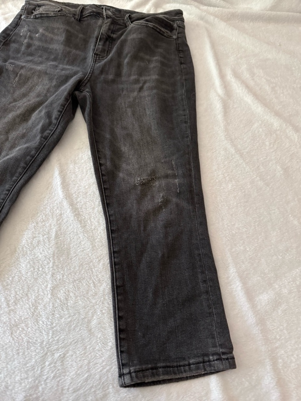 Judy Blue Skinny Fit Grey Stretch Distressed Capris 11/30 size 11 - Picture 2 of 9